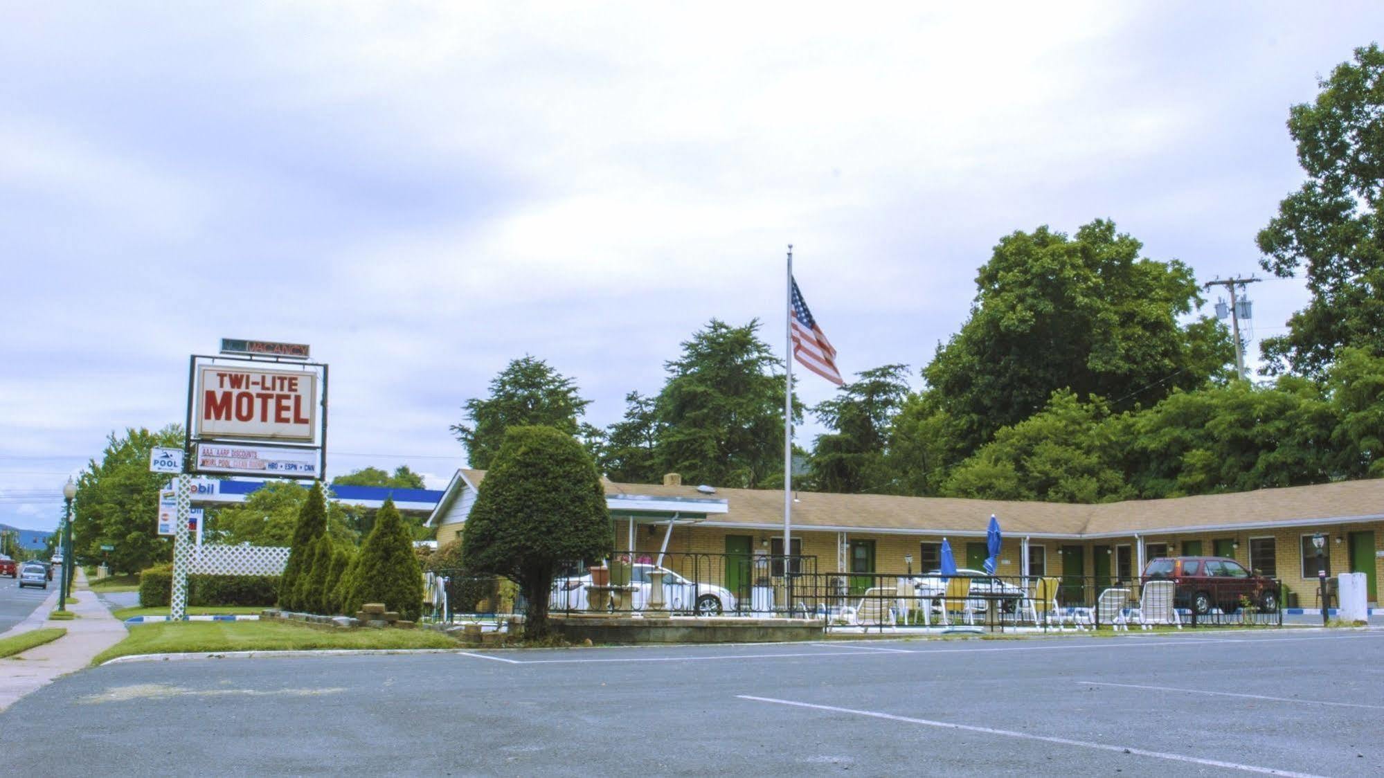 Twi-Lite Inn Front Royal Exterior photo